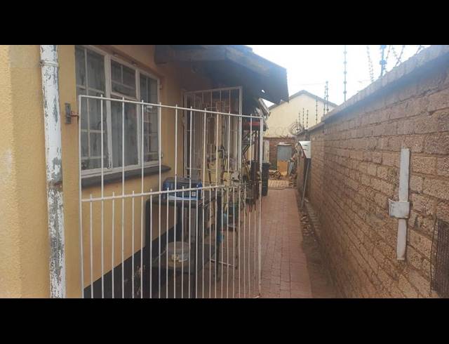 3 BEDROOM HOUSE FOR SALE IN ENNERDALE EXT 5